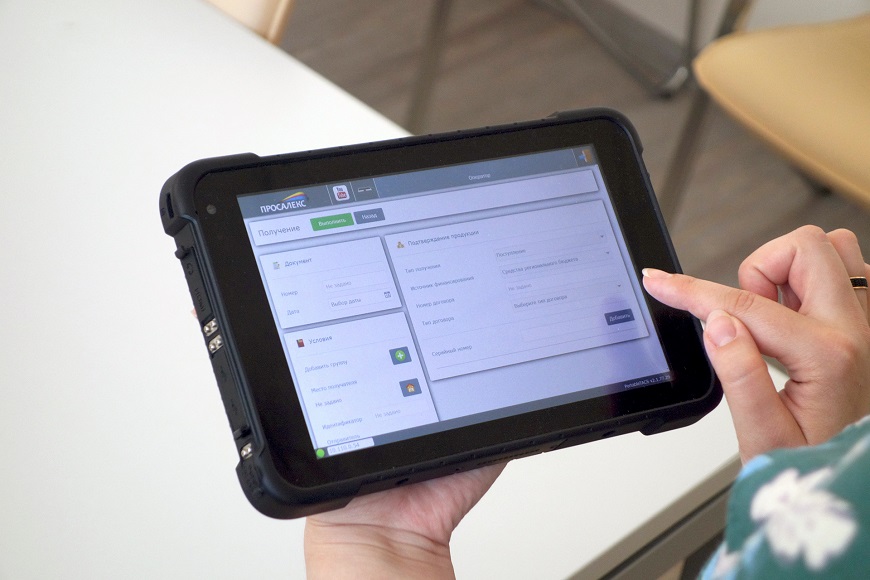 Фармкомпании используют планшет с «ПРОСАЛЕКС DE» для работы на многоэтажном складе